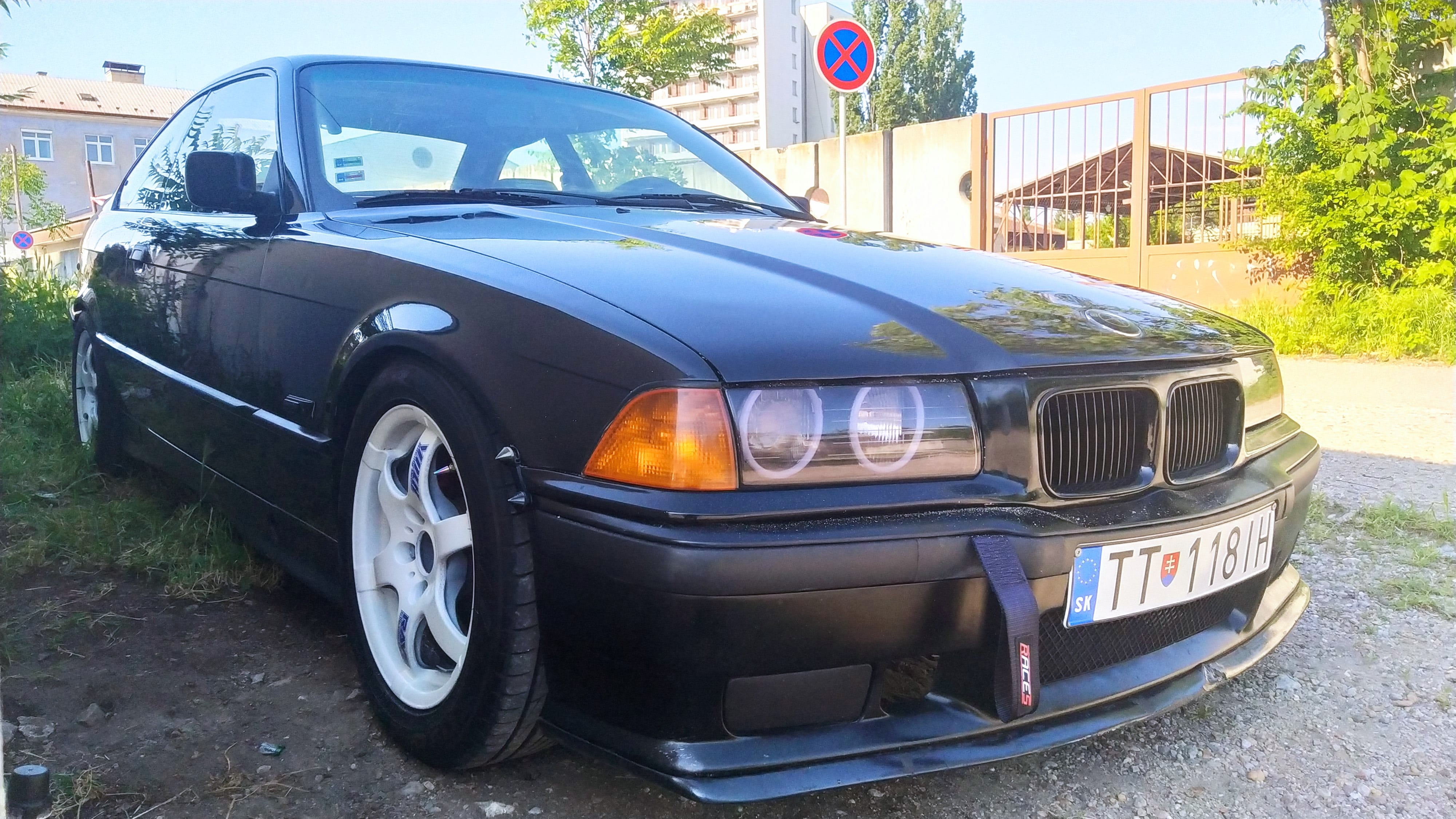 bmw-e36-coupe-318is-103kw-od-pedersena-1-min-min